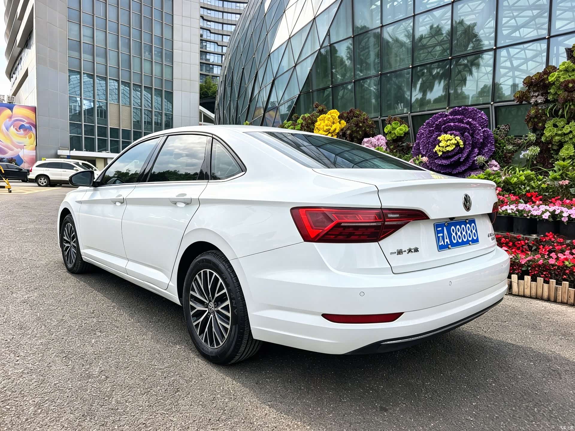 Volkswagen Sagitar, 2019 13