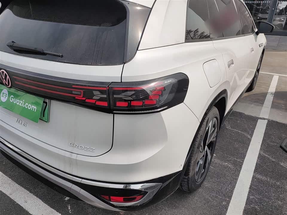 Volkswagen ID.6 CROZZ