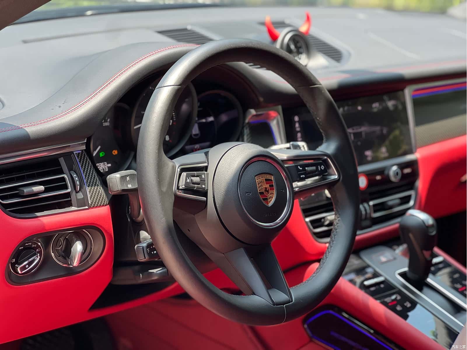 Porsche Macan, 2022 все фото