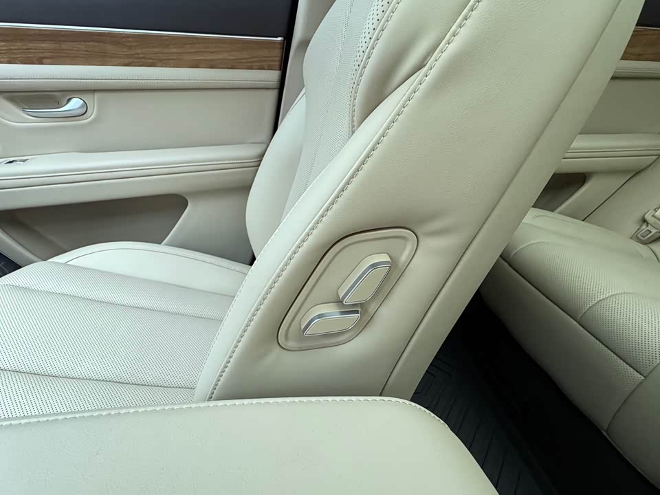 AITO Ask the world M7