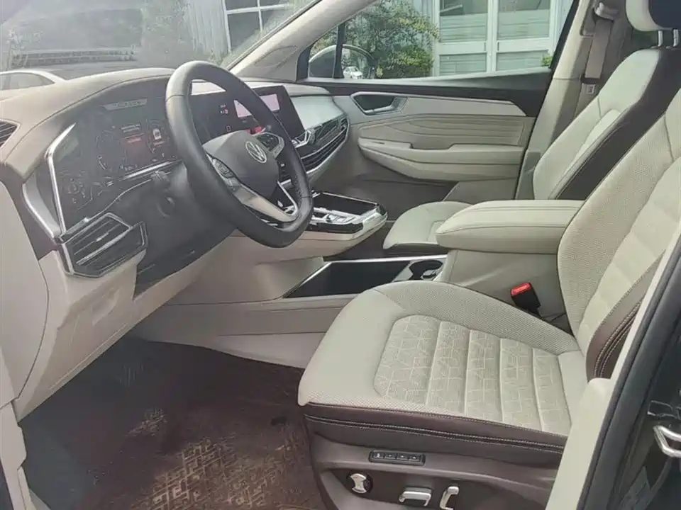 Volkswagen T-ROC exploring Songs