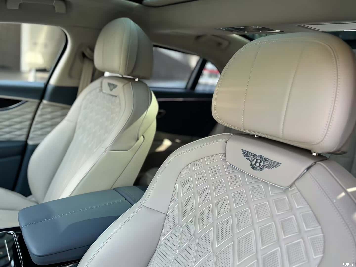Bentley Flying Spur, 2022 8