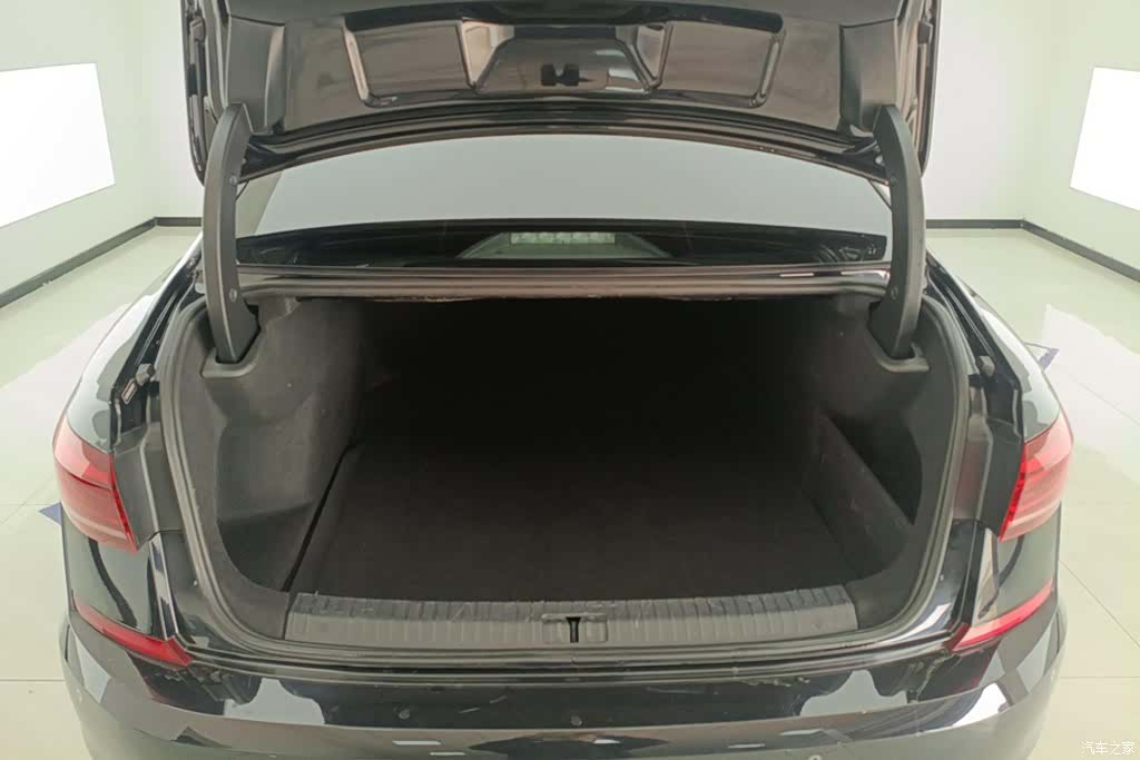 Volkswagen Passat, 2023 4