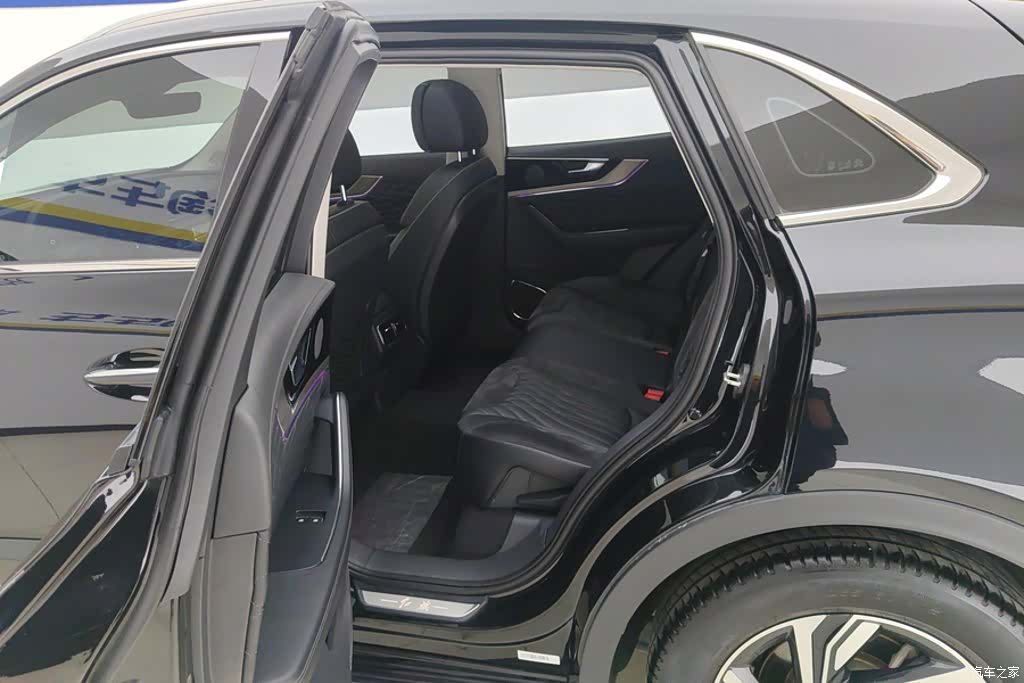 Hongqi HS5, 2022 11
