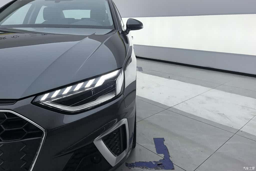 Audi A4L, 2023 все фото