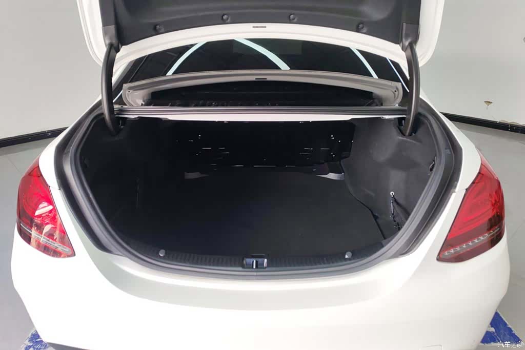 Mercedes-Benz C-Class, 2021 4