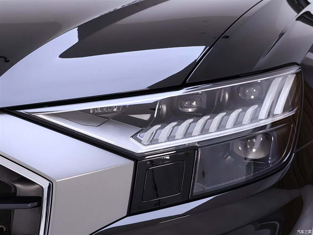 Audi Q8, 2023 4