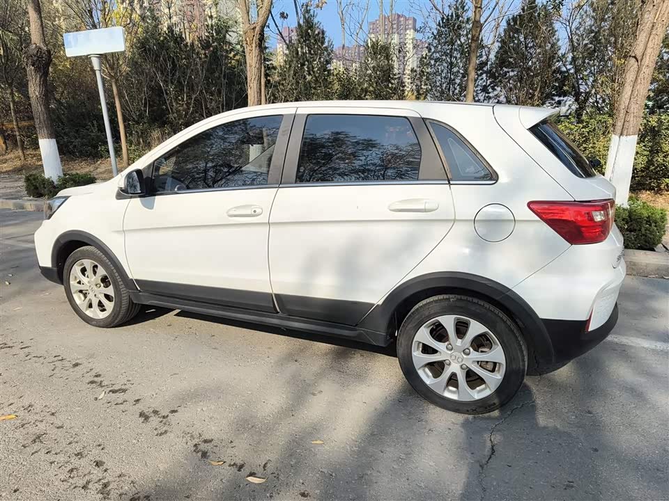 BAIC EC5