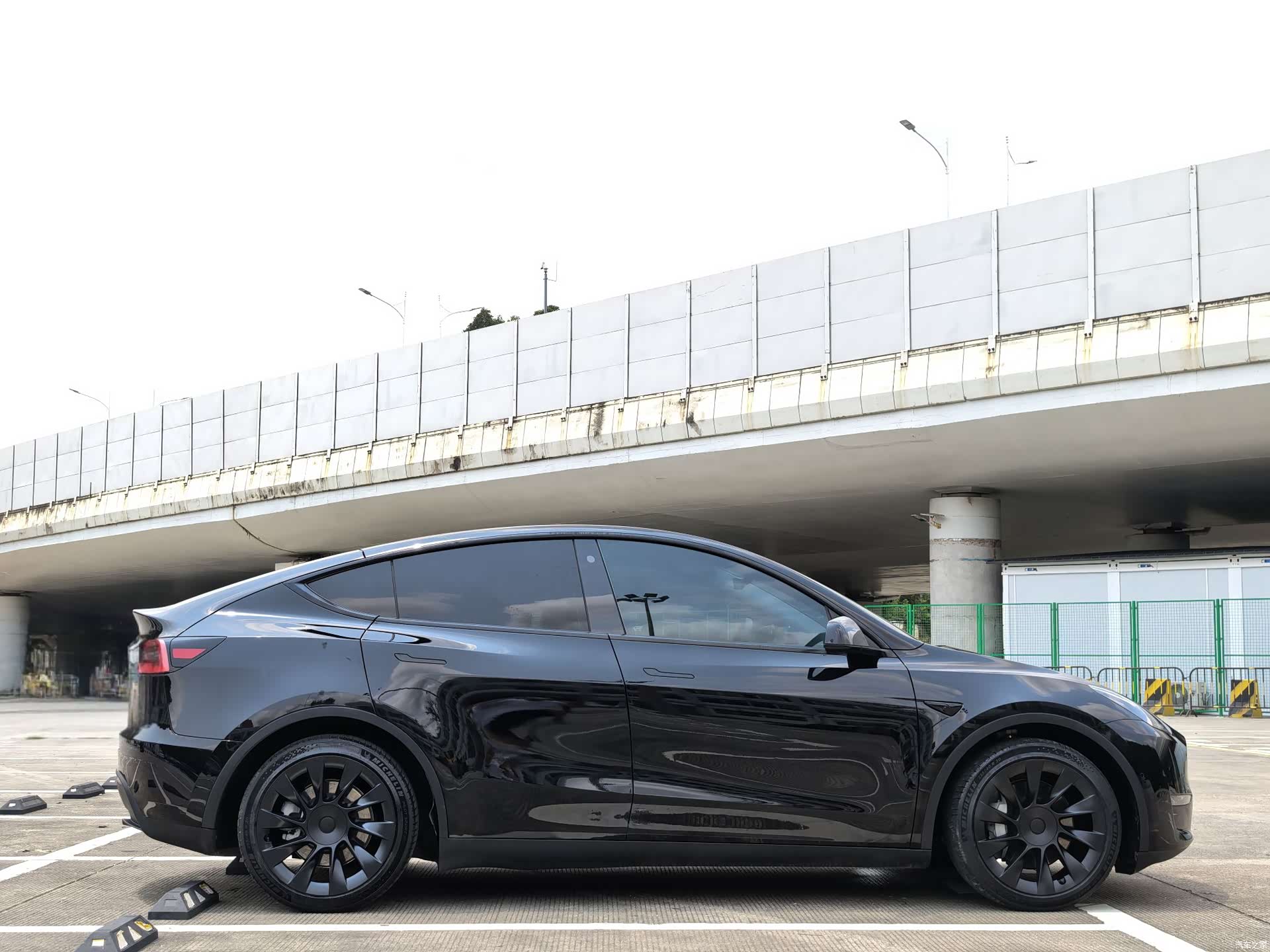 Tesla Model Y, 2021 4