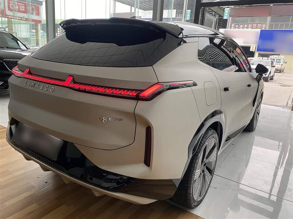 Lynk & Co 08 EM-P