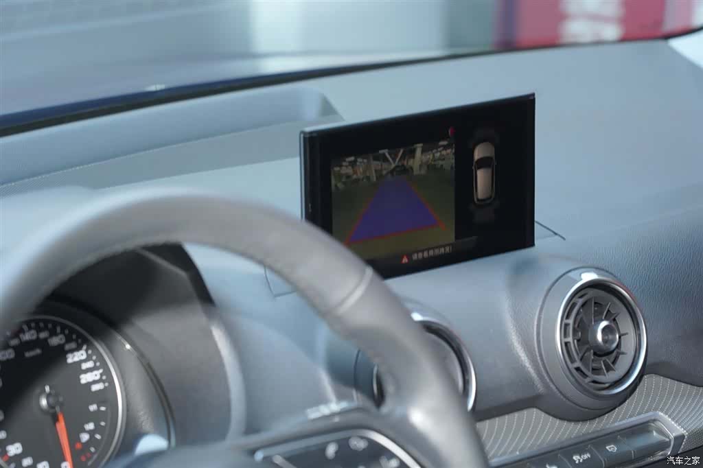 Audi Q2L, 2020 15