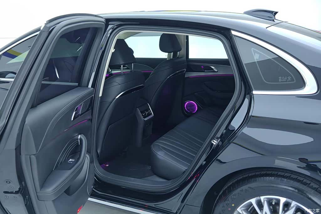Hongqi H5, 2024 10