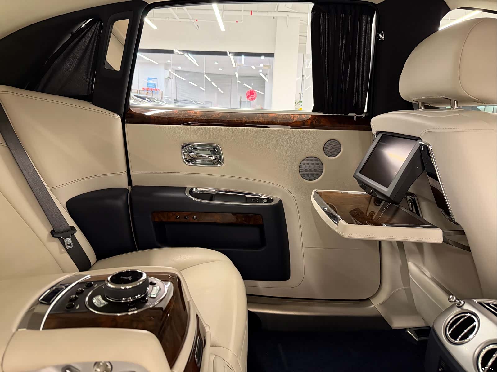 Rolls-Royce Ghost, 2015 11