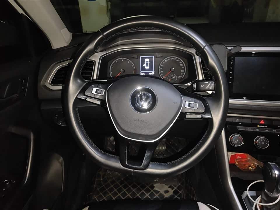 Volkswagen T-ROC exploring Songs