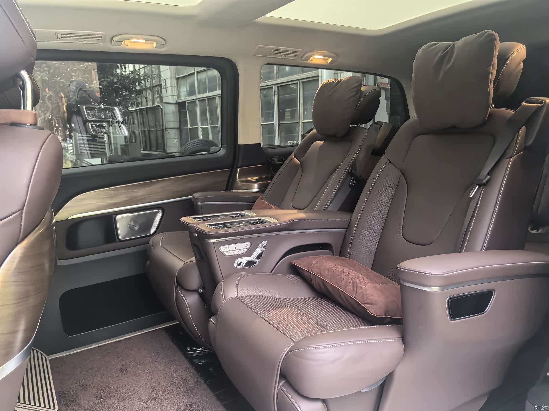 Mercedes-Benz V-Class, 2024 12
