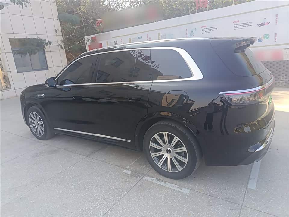 AITO Ask the world M8