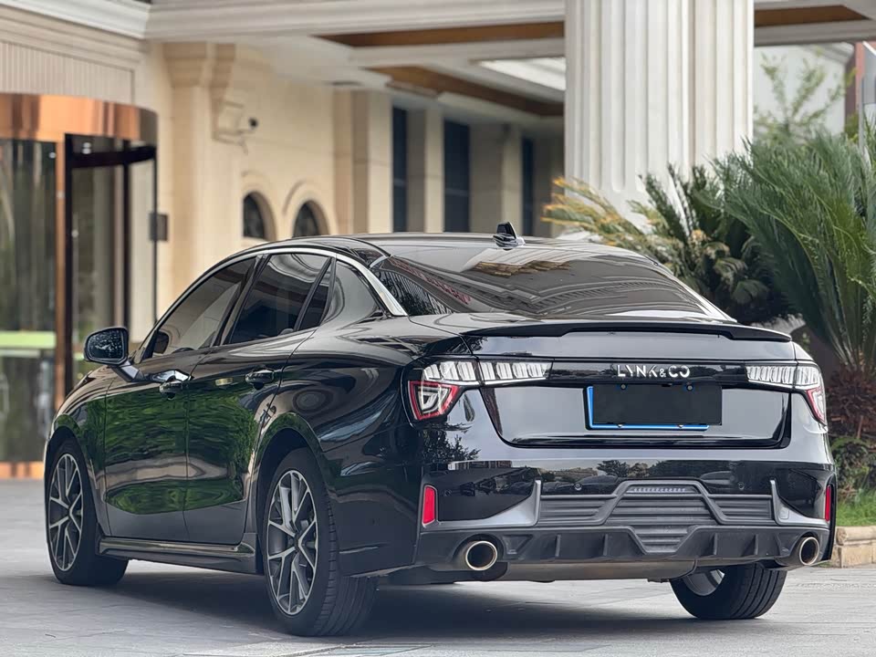 Lynk & Co 03