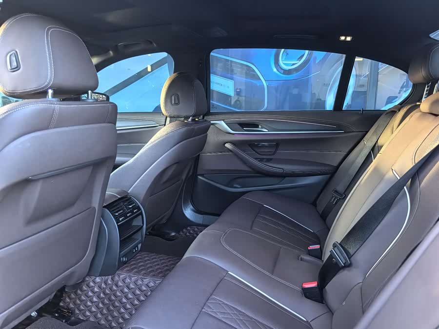 BMW 5 Series New Energy 2022, фото 7