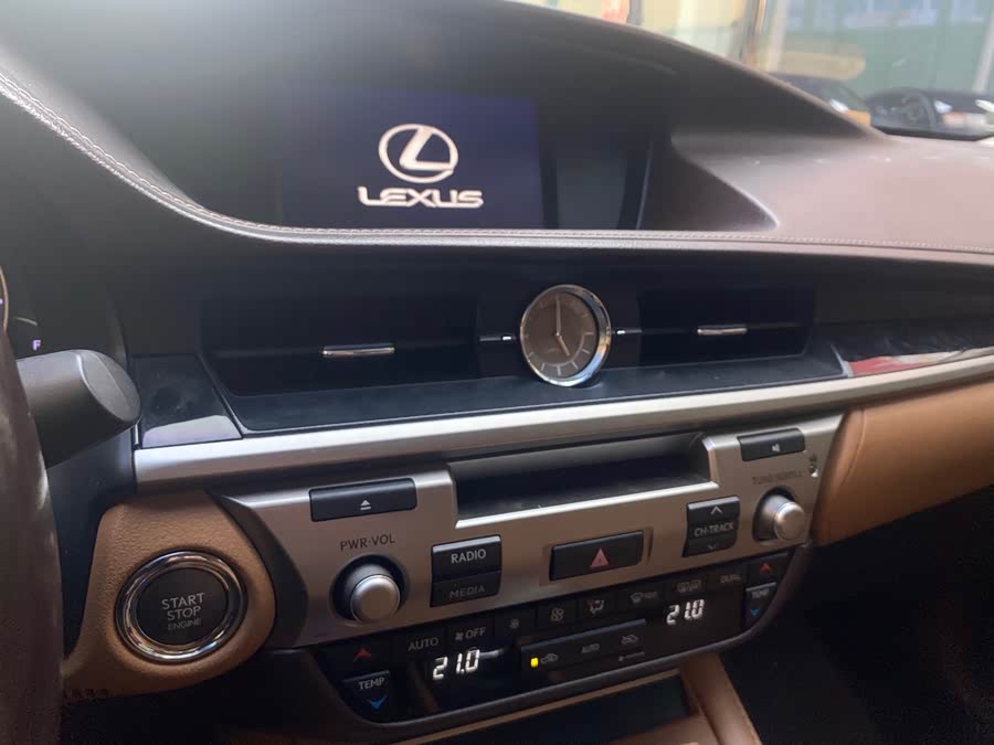 Lexus ES 2018, фото 14