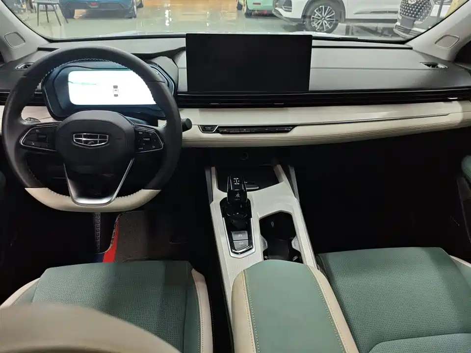 Geely Emgrand L HiP Geely Emgrand L HiP
