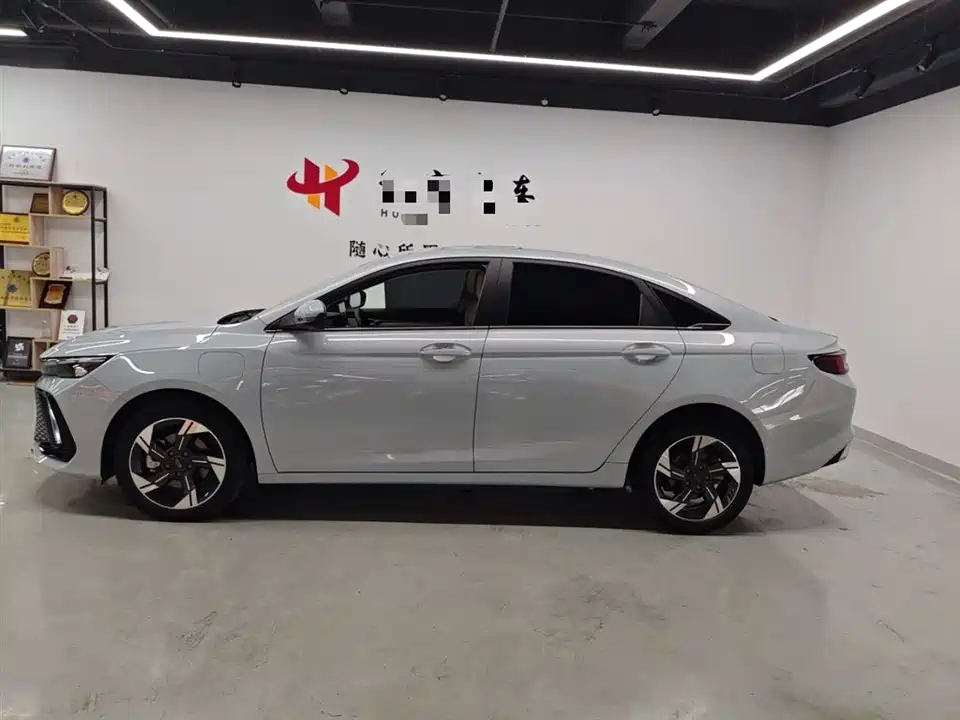 Geely Emgrand L HiP Geely Emgrand L HiP