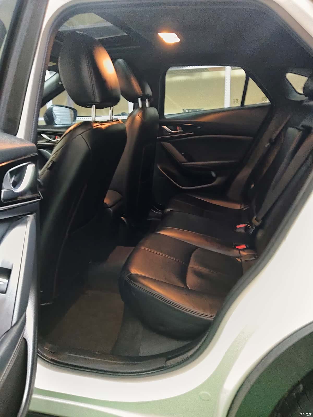 Mazda CX-4, 2023 11
