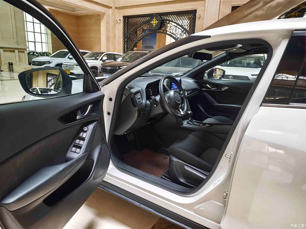 Mazda CX-4, 2022 все фото