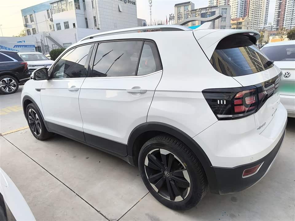 Volkswagen Exploring the shadow