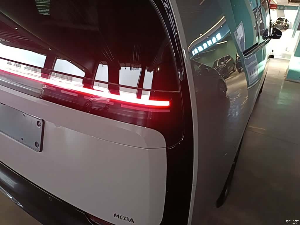 Li Auto MEGA, 2024 8