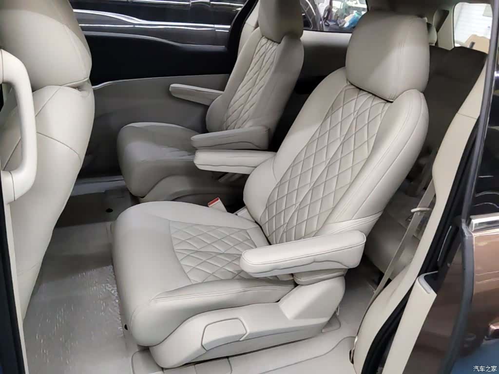 Buick GL8, 2022 13