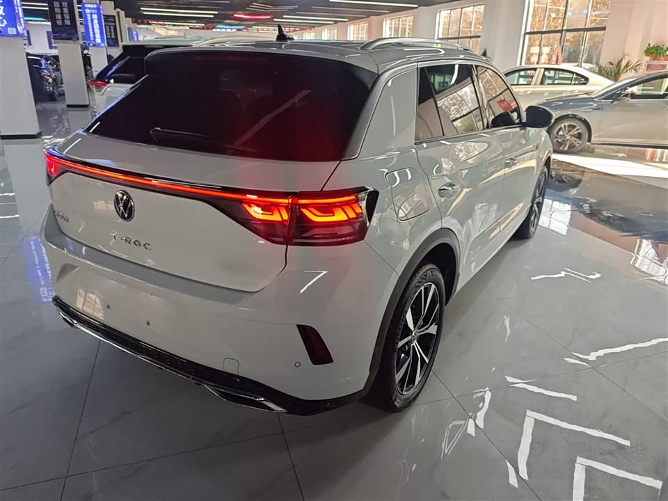 Volkswagen T-ROC exploring Songs