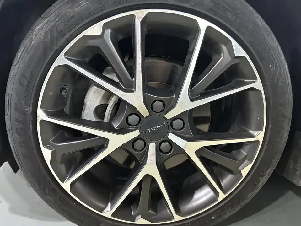 Lynk & Co 03