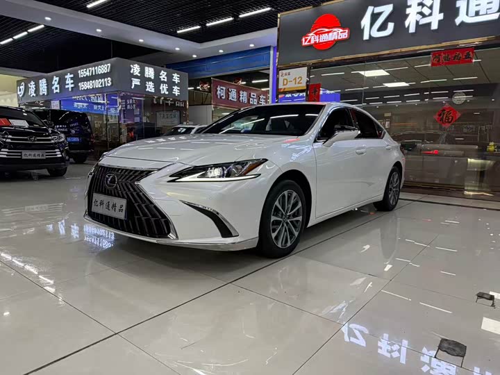 Lexus ES 2023 — фото 1
