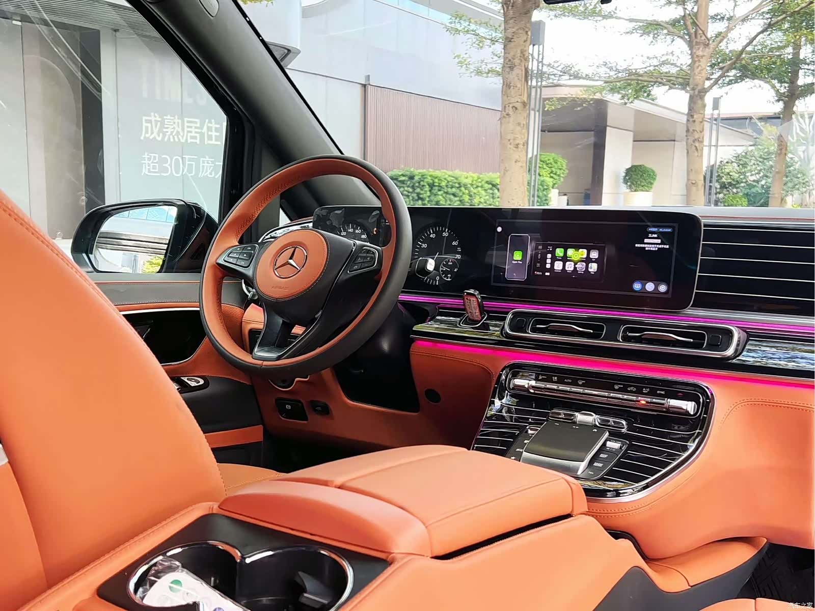 Mercedes-Benz 7, 2020 8