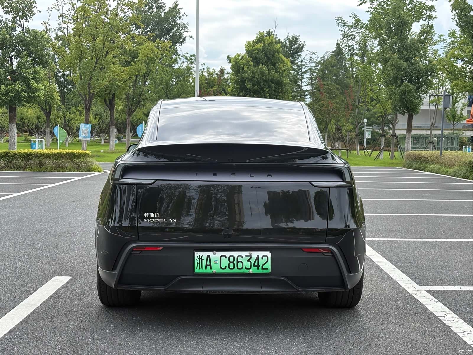 Tesla Model Y, 2026 все фото