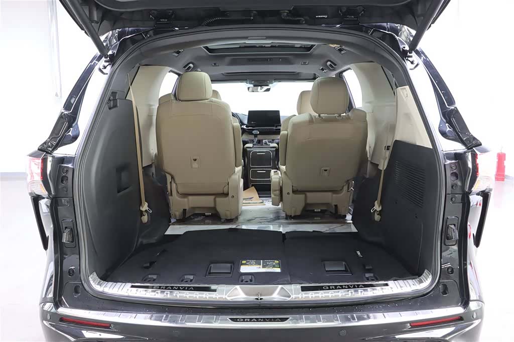 Toyota Granvia, 2023 30