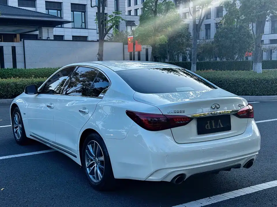 Infiniti Q50L