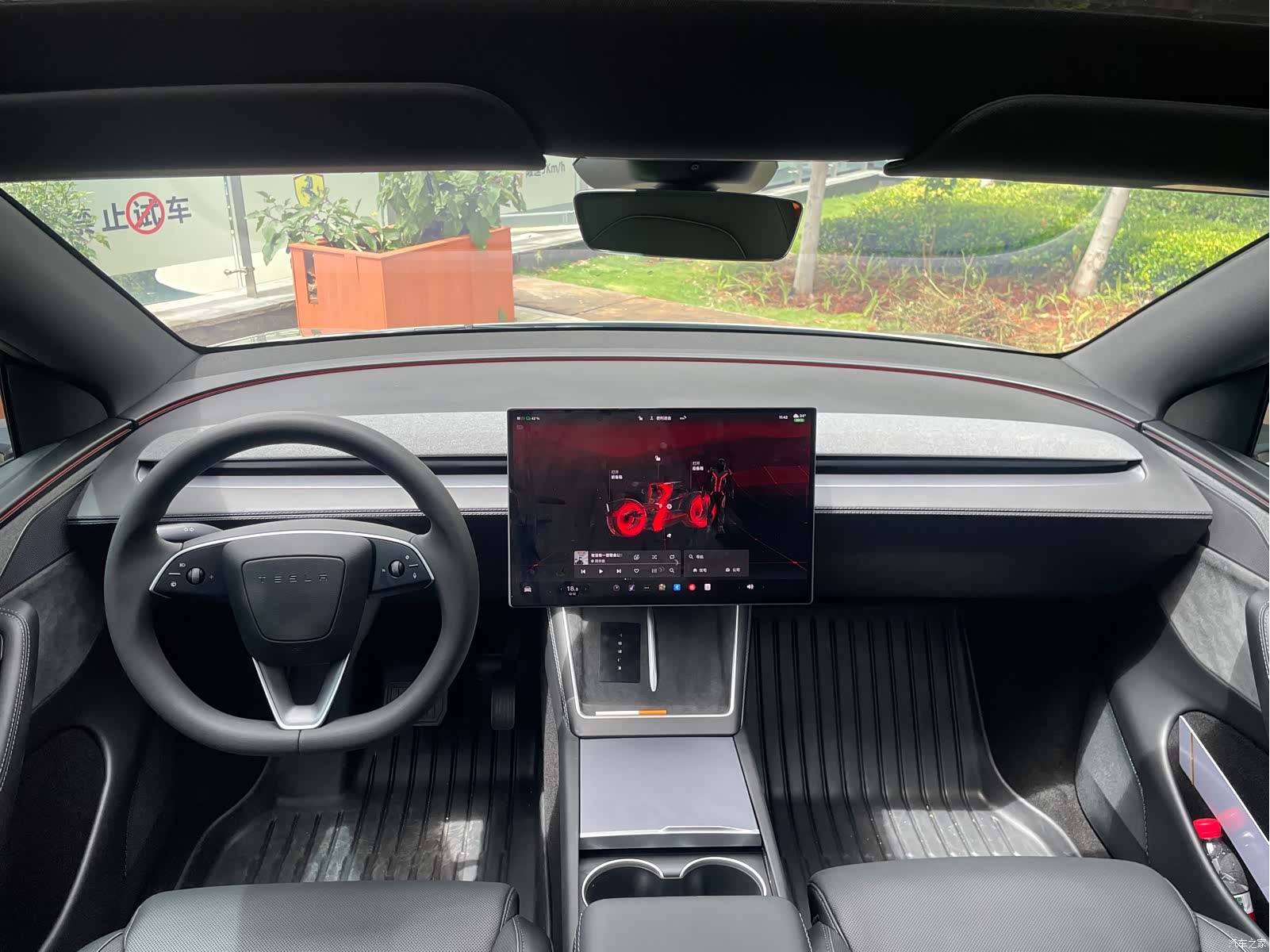 Tesla Model Y, 2025 11