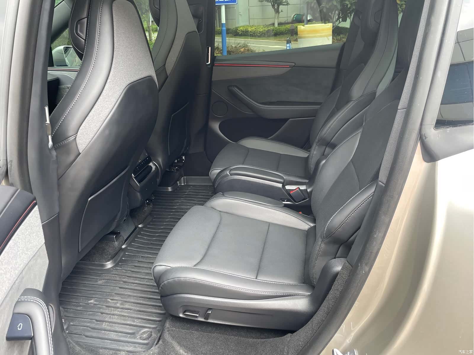 Tesla Model Y, 2025 9