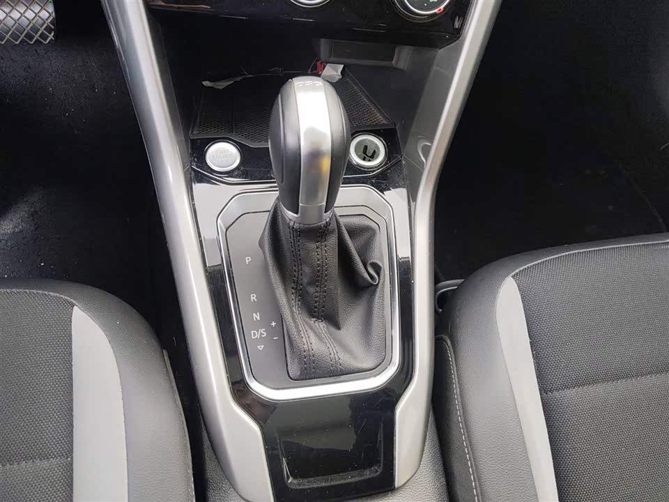 Volkswagen T-ROC exploring Songs