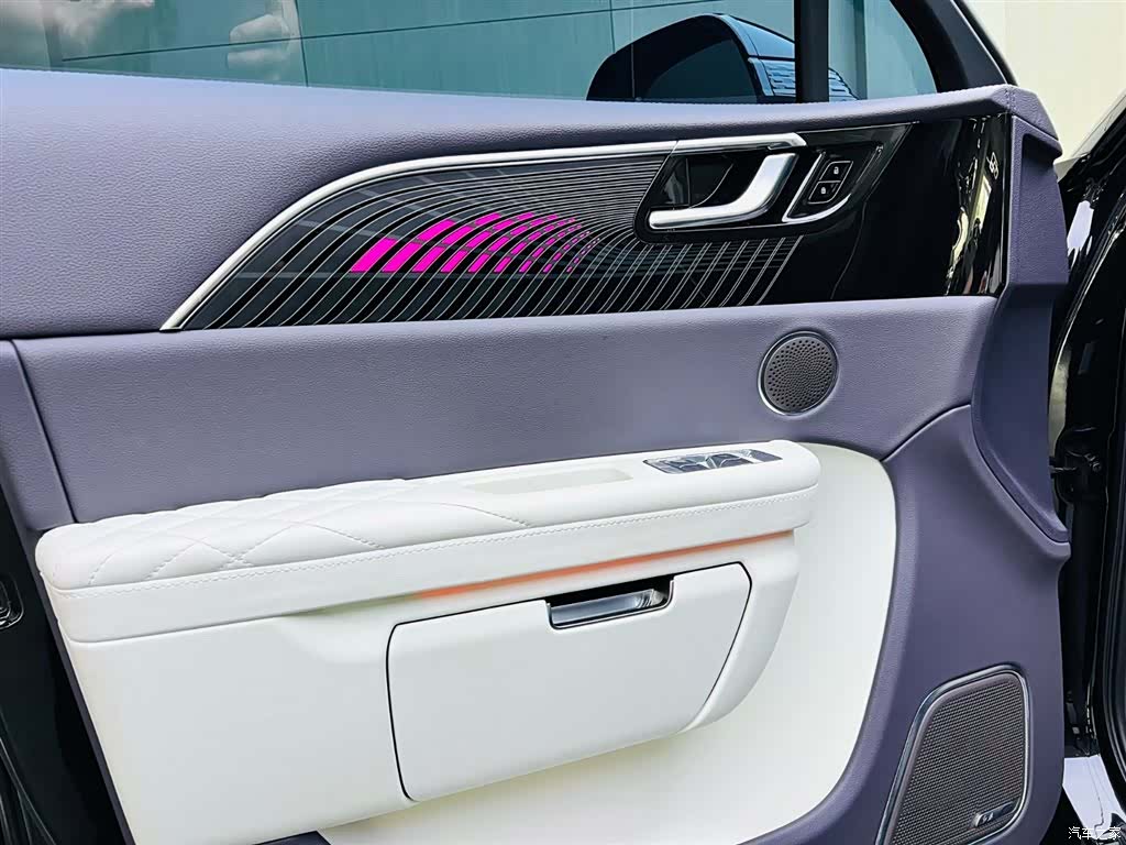 Hongqi E-HS9, 2023 11