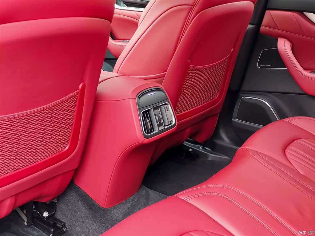 Maserati Levante, 2023 9