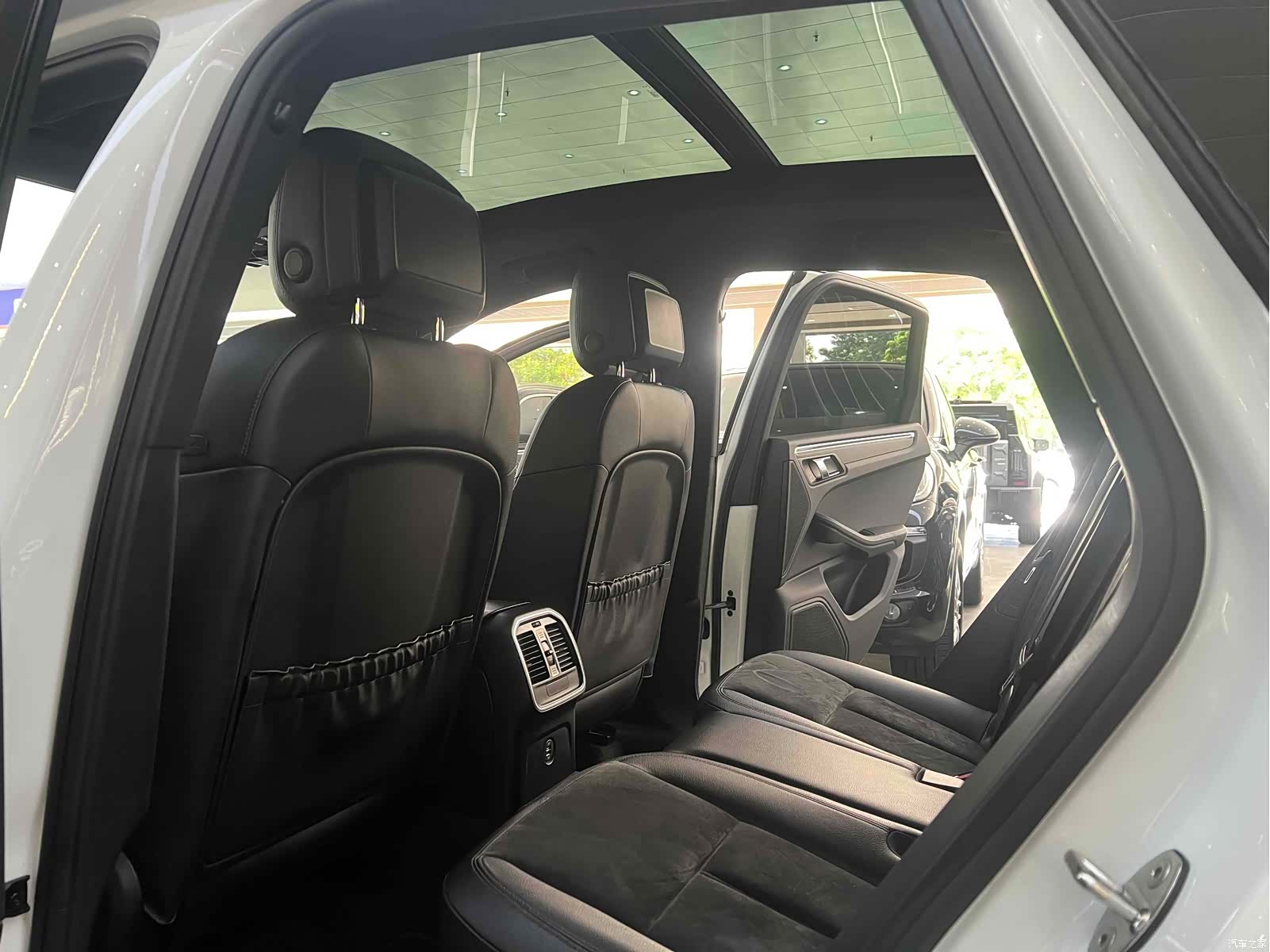 Porsche Macan, 2019 все фото