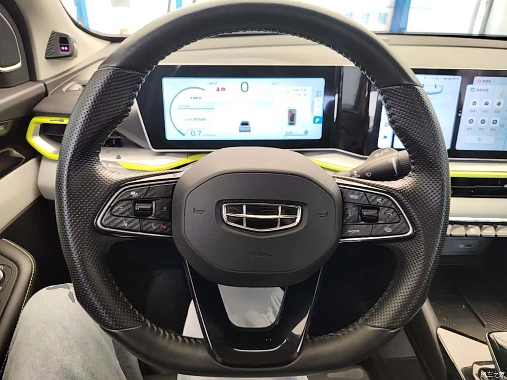 Geely Coolray, 2022 11