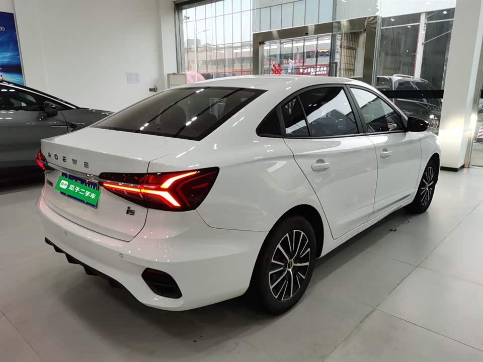 Roewe i5
