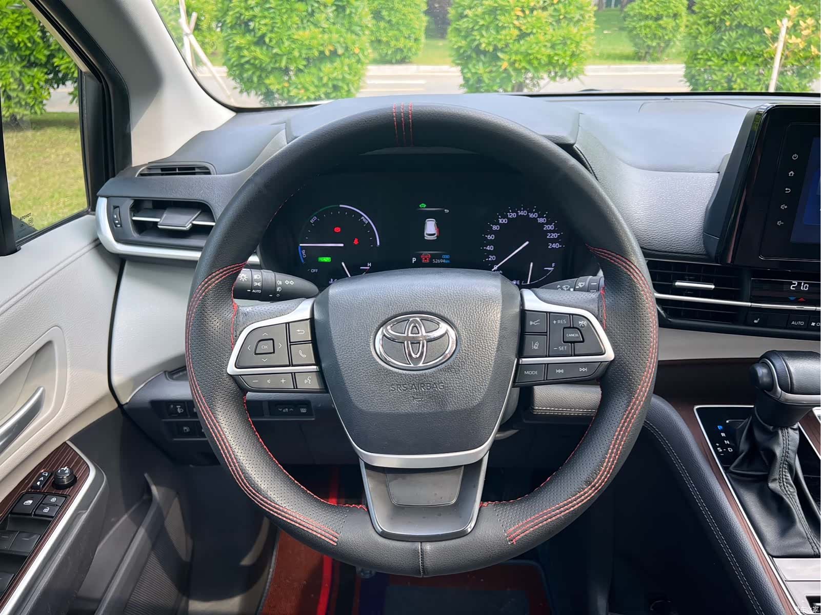 Toyota Sienna, 2023 все фото