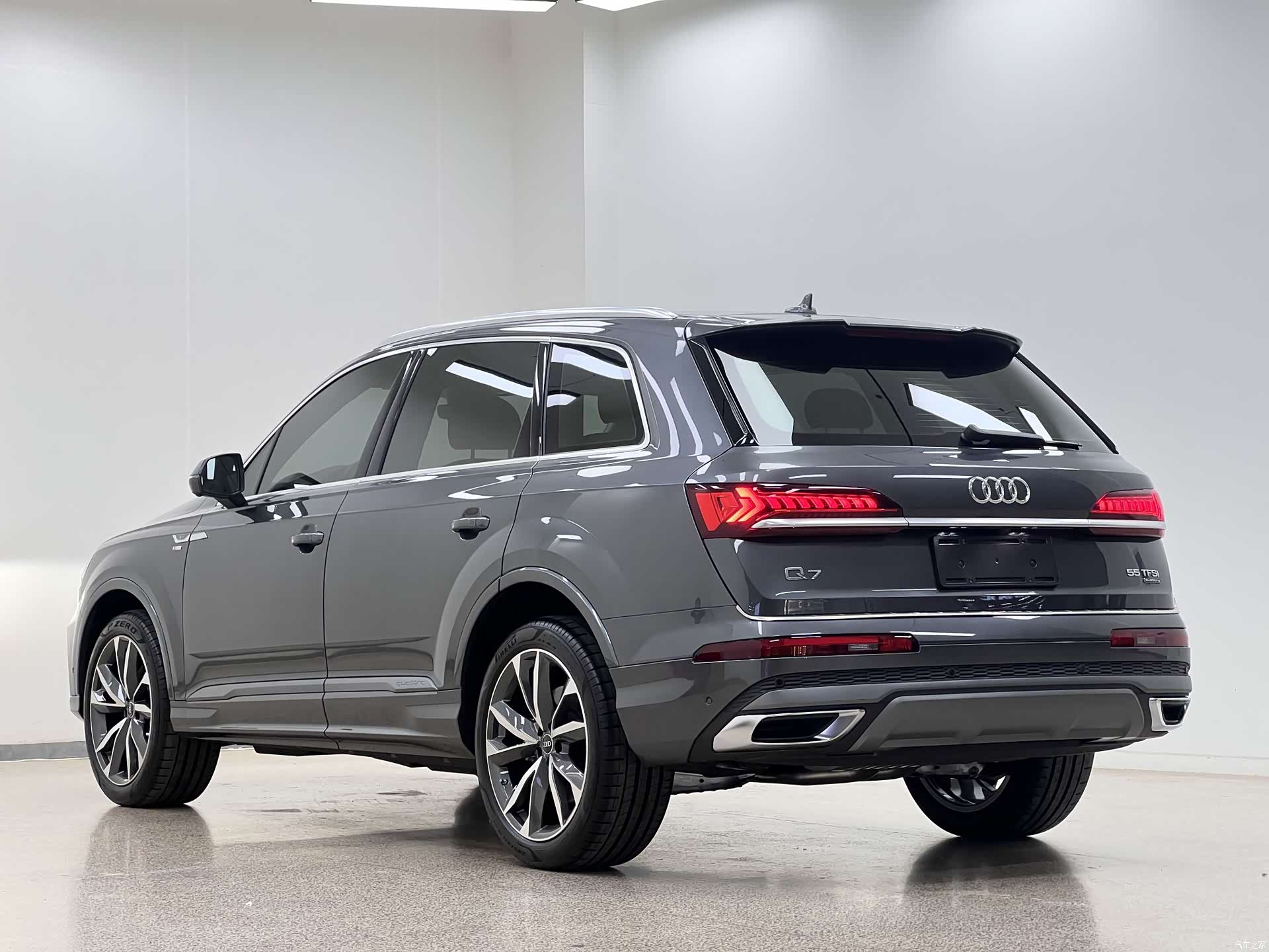 Audi Q7, 2021 все фото