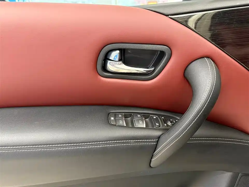 Nissan Toure