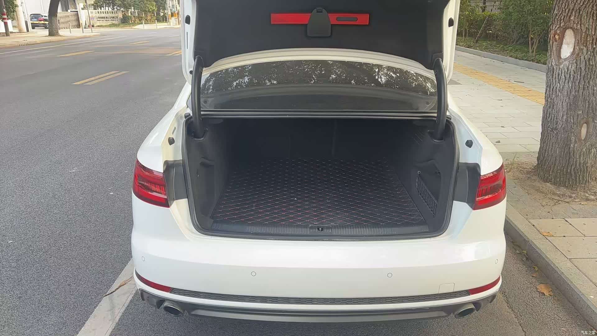 Audi A4L, 2018 9