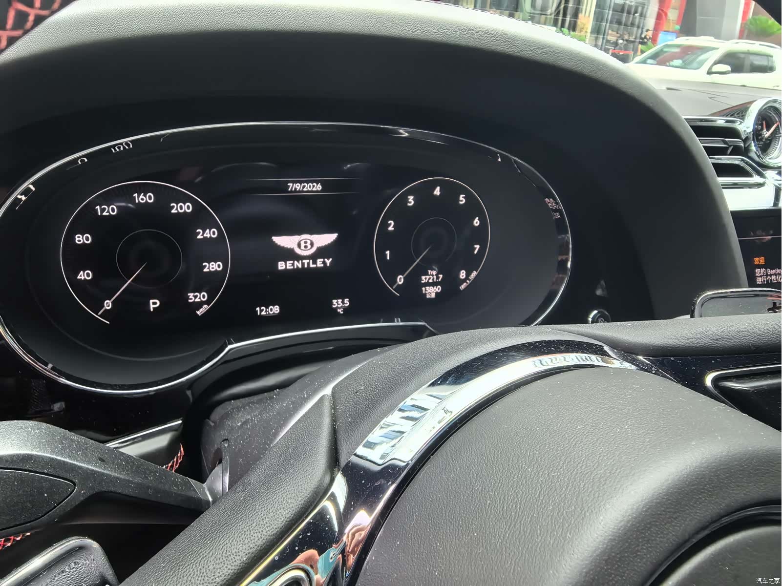 Bentley Bentayga, 2023 все фото